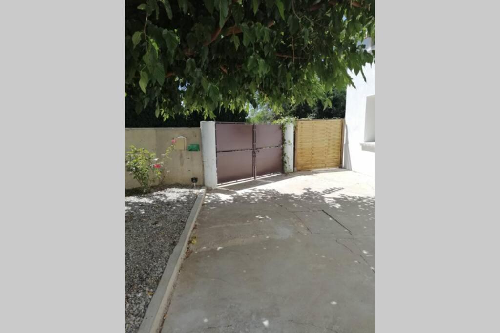 Charmant Appartement Avec Terrasse Pont-de-lʼIsère Exteriör bild