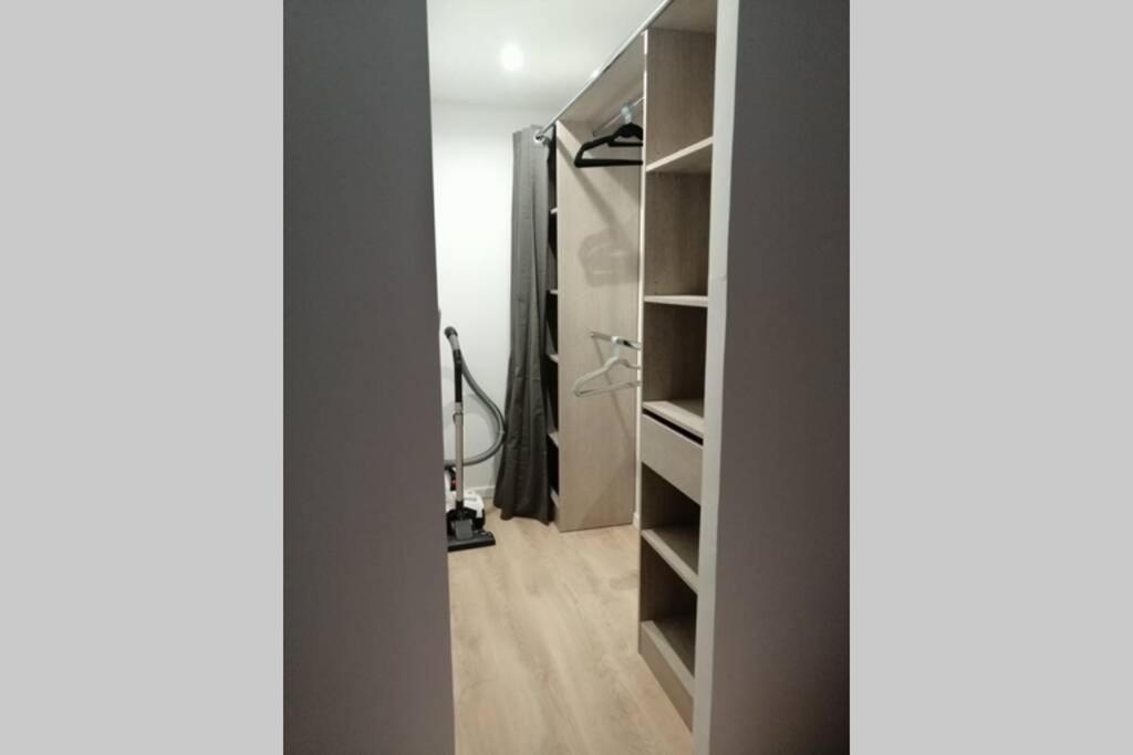 Charmant Appartement Avec Terrasse Pont-de-lʼIsère Exteriör bild