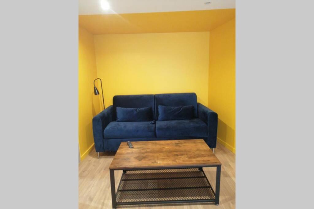 Charmant Appartement Avec Terrasse Pont-de-lʼIsère Exteriör bild
