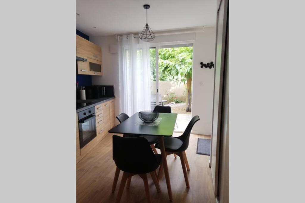 Charmant Appartement Avec Terrasse Pont-de-lʼIsère Exteriör bild