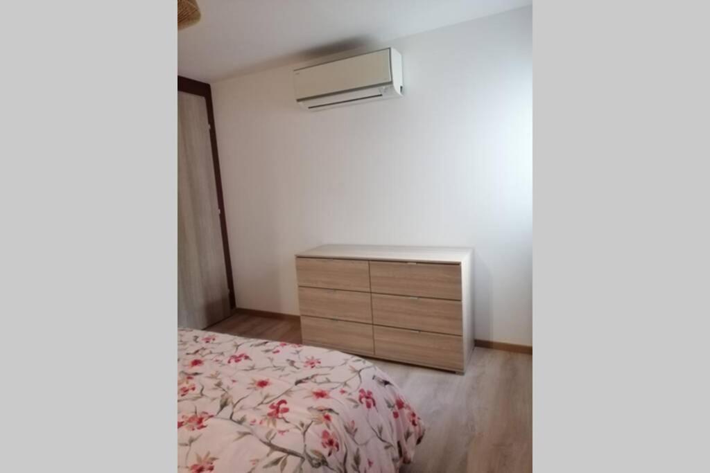 Charmant Appartement Avec Terrasse Pont-de-lʼIsère Exteriör bild