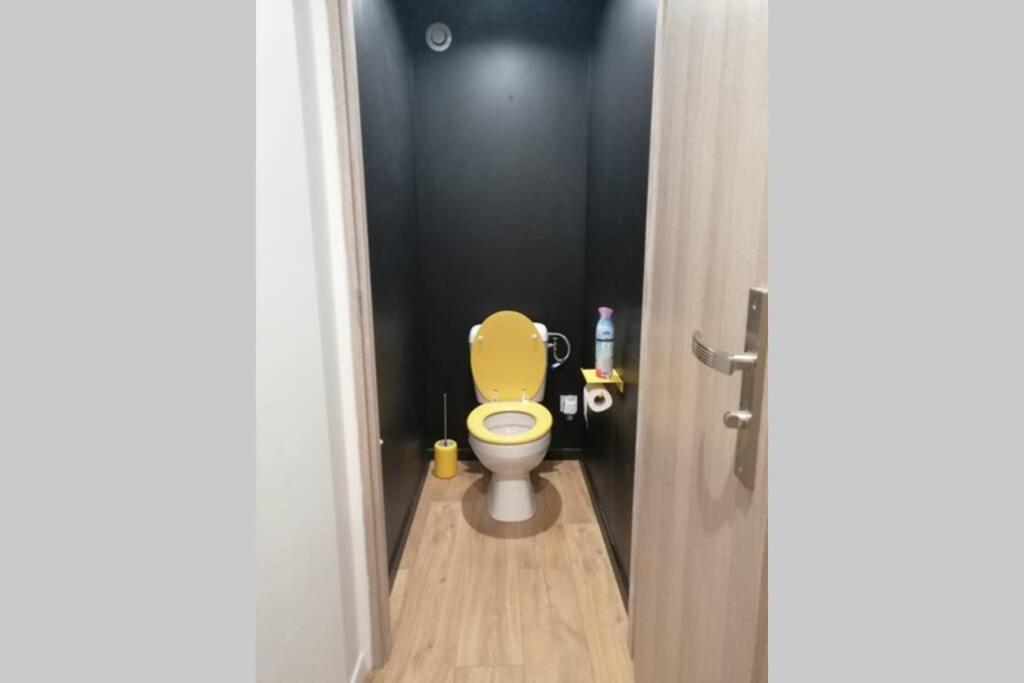 Charmant Appartement Avec Terrasse Pont-de-lʼIsère Exteriör bild